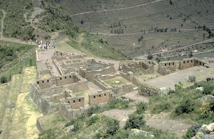 Im wildromantischen Tal des Urubamba liegt hoch ber dem Flu eine weitere Bergfestung bzw. ein Heiligtum der Inkas, Pisac. 